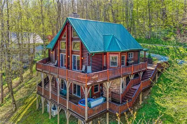 166 Wayside CT, Seven Devils, NC 28604