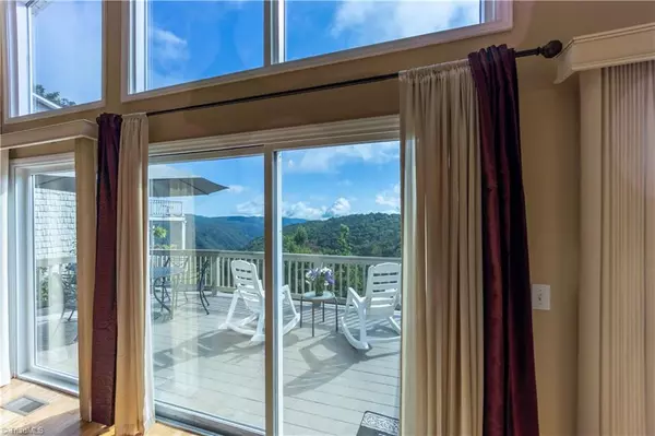 Roaring Gap, NC 28668,122 Mitchell River Ridge