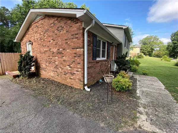 Tobaccoville, NC 27050,180 Little Brook DR