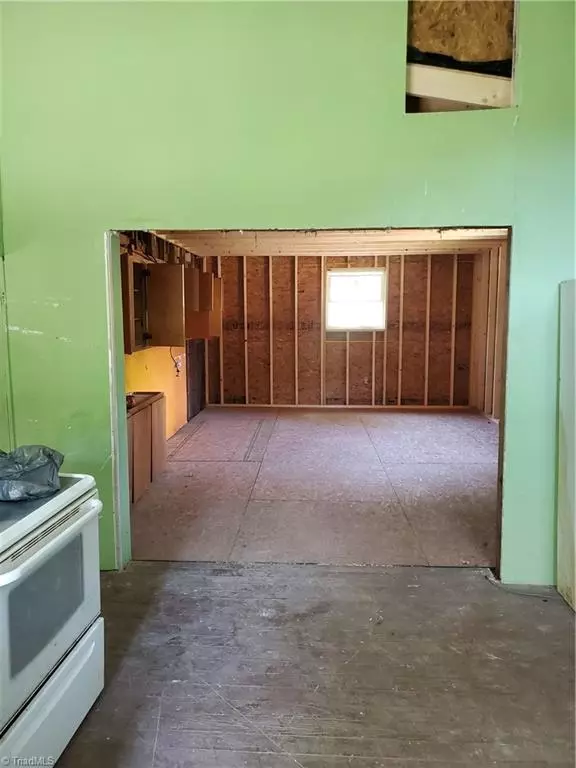 Stoneville, NC 27048,4836 US Highway 220 Bus