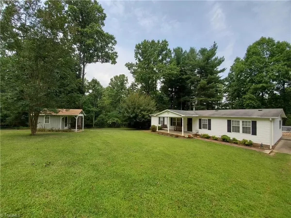 5936 Austin Little Mountain RD, Roaring River, NC 28669