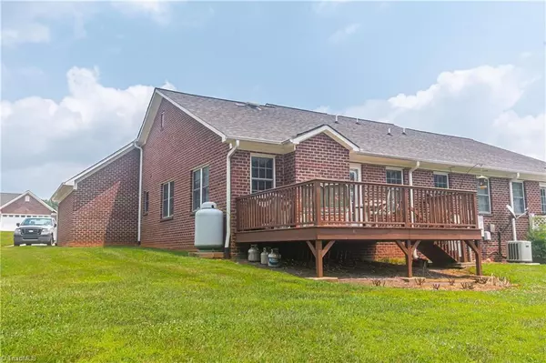 Pinnacle, NC 27043,136 Royal View DR #1