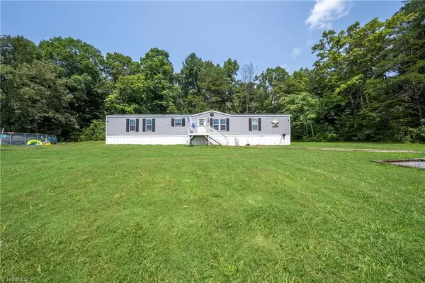 1134 Piney Branch LN, Yadkinville, NC 27055