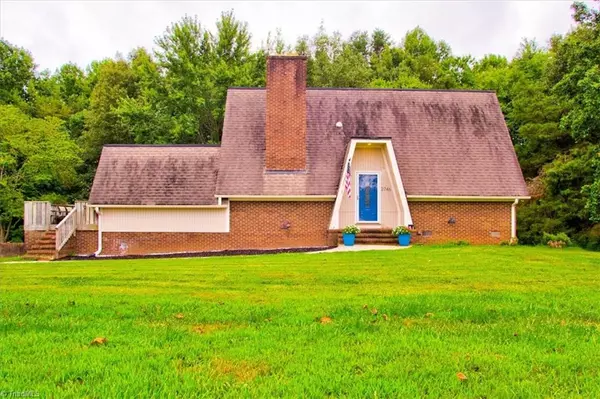 2746 Pleasant Ridge RD, Summerfield, NC 27358