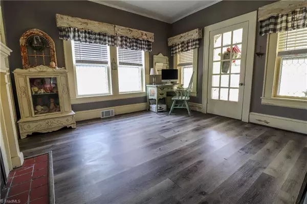 Stoneville, NC 27048,215 Glenn ST