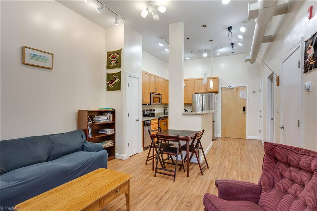 Greensboro, NC 27401,220 Market ST