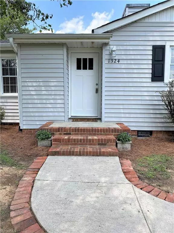 Summerfield, NC 27358,1324 NC Highway 150 W