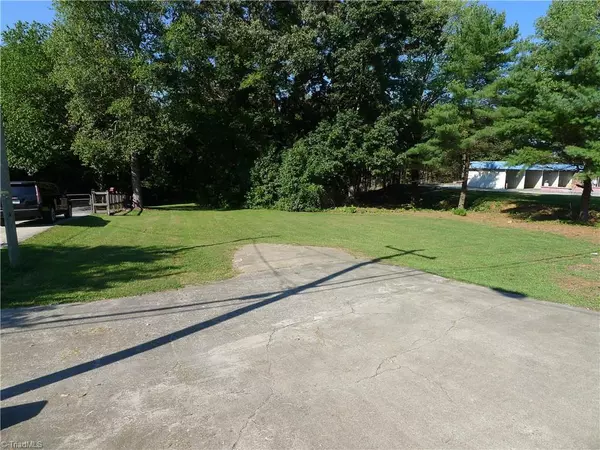 Mocksville, NC 27028,1154 Yadkinville RD