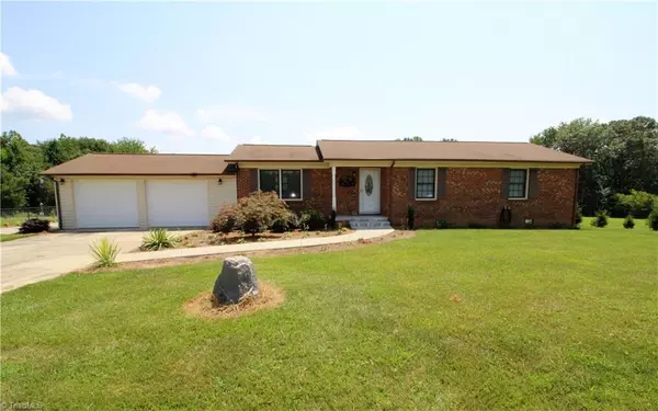 3322 Oak Ridge RD, Summerfield, NC 27358