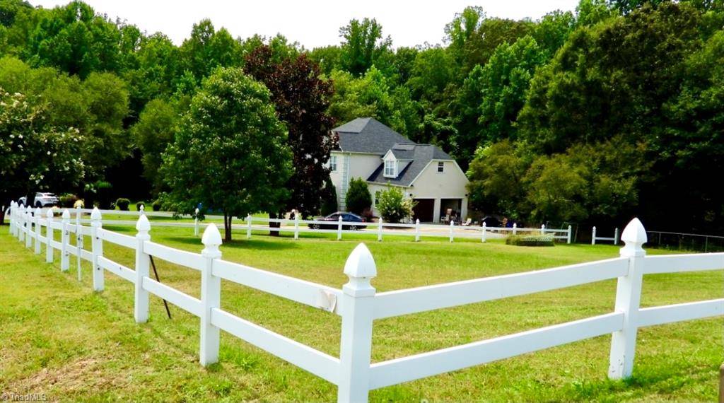 Pfafftown, NC 27040,4912 Folkstone CT