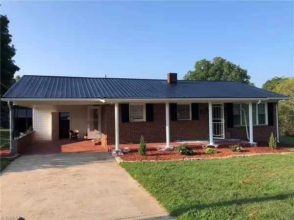 107 Fletcher ST, Boonville, NC 27011