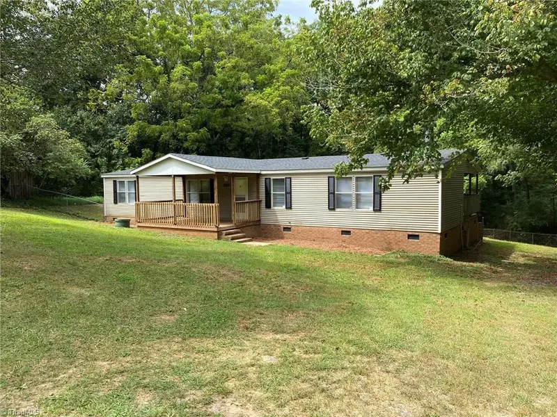 2207 Dixon ST, Ramseur, NC 27316