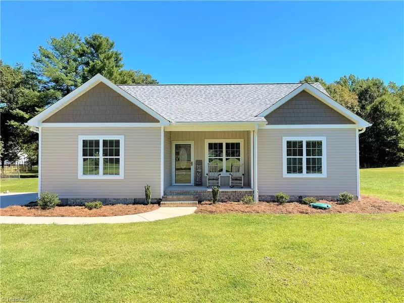 105 N 12th AVE, Mayodan, NC 27027