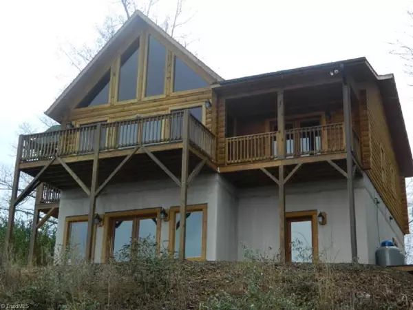 318 Heron Point DR, Wilkesboro, NC 28697