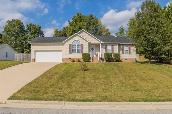 14 Deer Field CT, Thomasville, NC 27360