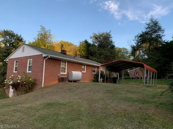 Belews Creek, NC 27009,6860 Kitty LN