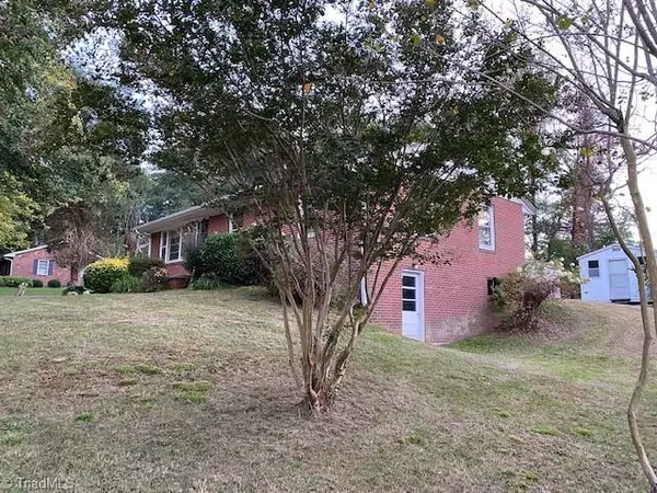 Belews Creek, NC 27009,6860 Kitty LN