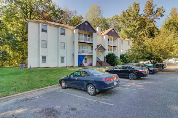 2330 W Vandalia RD #D, Greensboro, NC 27407
