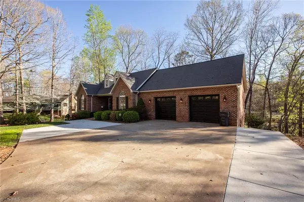 Denton, NC 27239,282 Mountain Shore DR