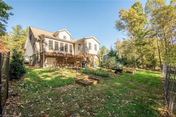 Wilkesboro, NC 28697,128 Forest Glen LN