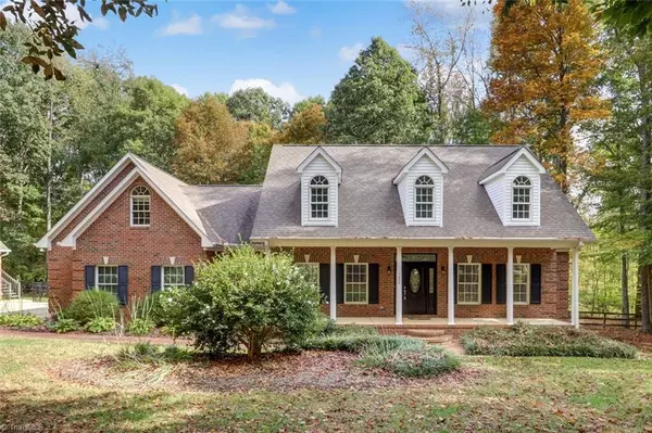 7902 Hoskins Ridge DR, Summerfield, NC 27358