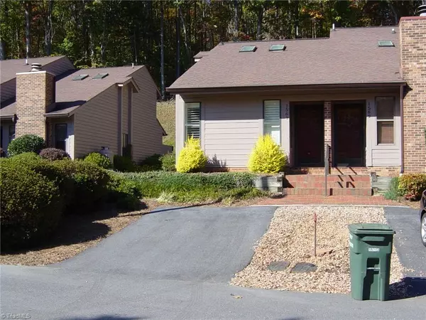 1567 E Ivy TRCE, Wilkesboro, NC 28697