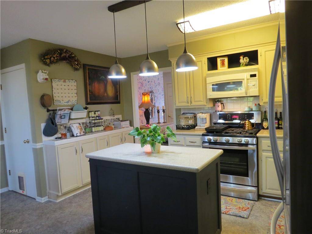 Wilkesboro, NC 28697,301 Ivy LN