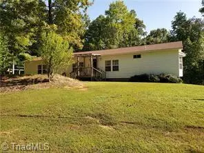 1135 Caudill LN, Walnut Cove, NC 27052