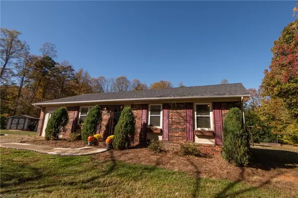 Millers Creek, NC 28651,162 Glen Oaks RD