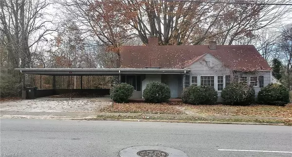 7 W Martin Luther King JR BLVD, Lexington, NC 27292