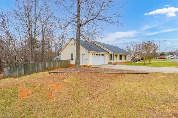 Winston Salem, NC 27101,3700 Signet DR