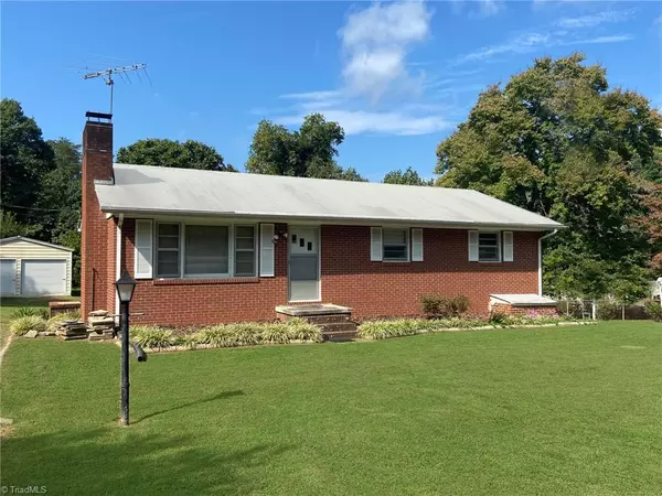 3015 Pleasant Ridge RD, Summerfield, NC 27358