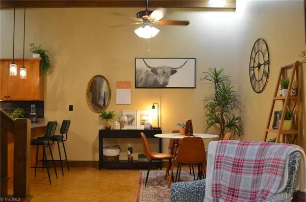 West Jefferson, NC 28694,215 Jefferson AVE #212