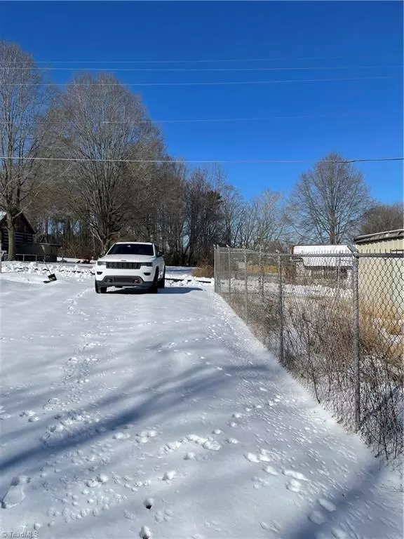 Hamptonville, NC 27020,2909 Pin Oak RD