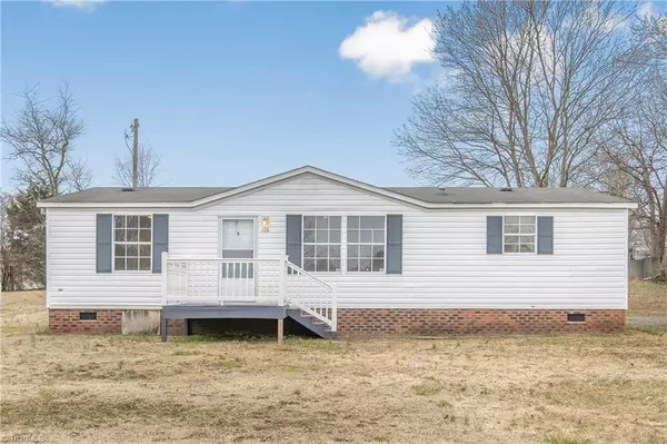 126 Crestwood CIR, Lexington, NC 27295