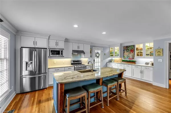 107 Mamie LN, Jamestown, NC 27282