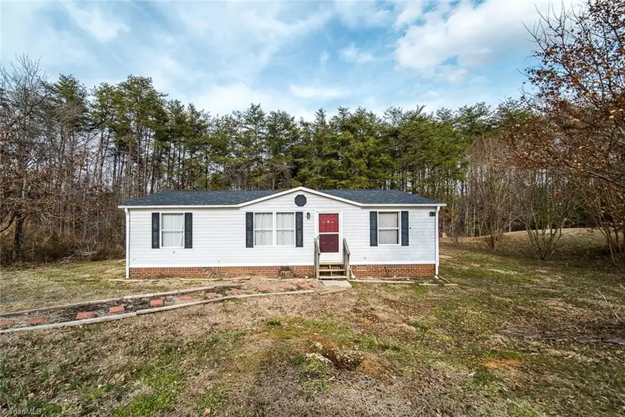 6439 Bowman RD, Walnut Cove, NC 27052