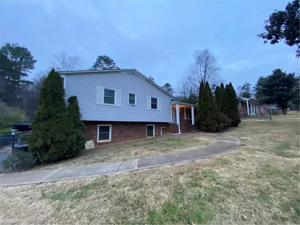 5700 Polaris RD, Pfafftown, NC 27040