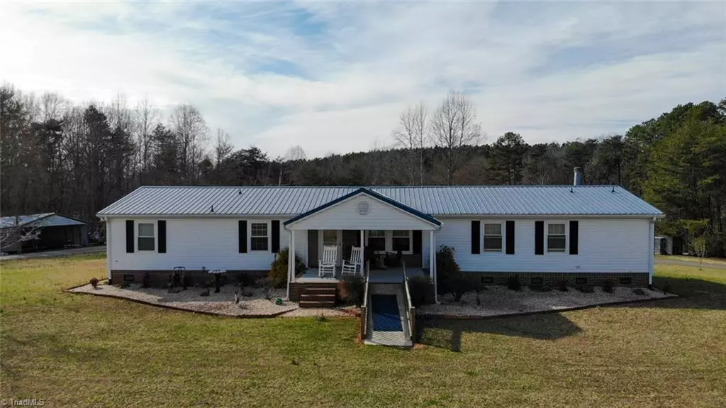 Dobson, NC 27017,984 Stony Knoll RD