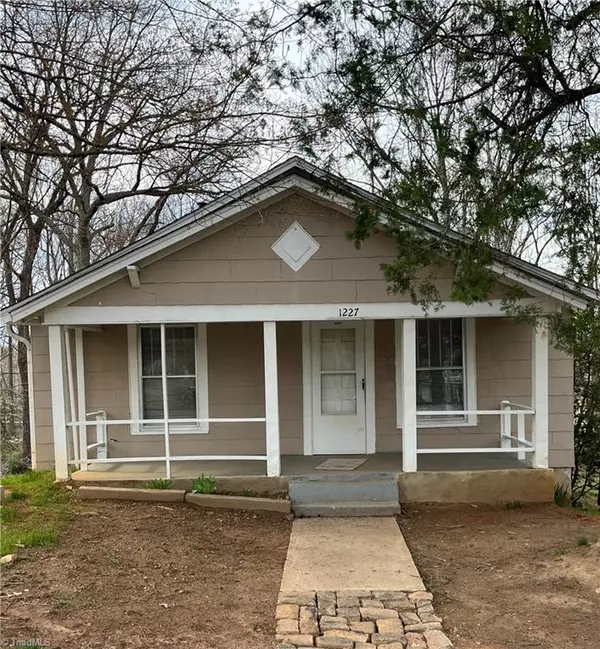 1227 Fairfield DR, Winston Salem, NC 27127