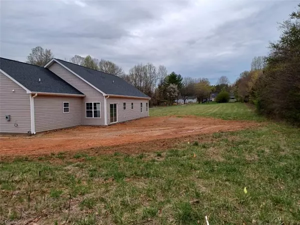 Advance, NC 27006,154 W Robin DR