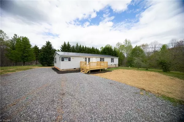 Hamptonville, NC 27020,1017 Sourwood DR