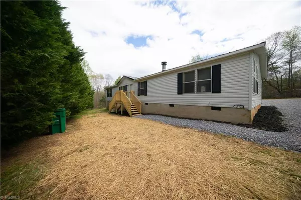 Hamptonville, NC 27020,1017 Sourwood DR