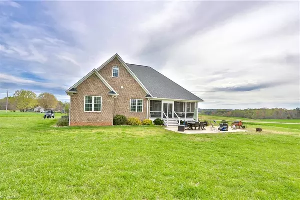 Hamptonville, NC 27020,3032 Mervin RD