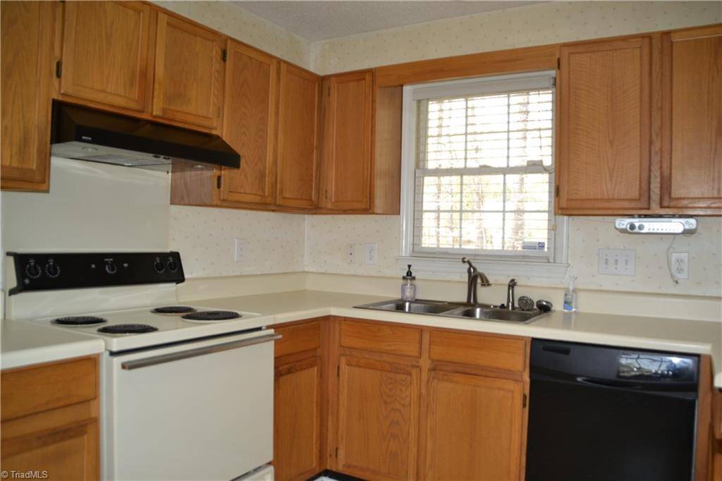 Greensboro, NC 27405,8 Atherton CT