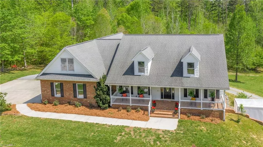 2053 East RD, Walnut Cove, NC 27052