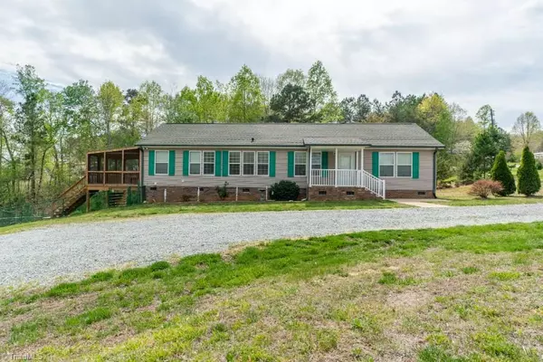 1376 Bradley RD, Pinnacle, NC 27043