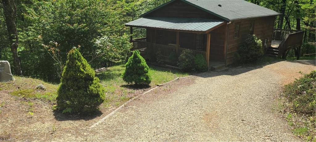 2203 Staghorn RD, Purlear, NC 28665