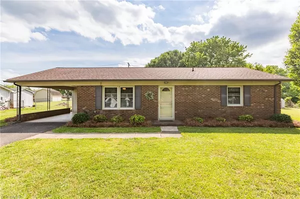 143 Jenny LN, Pilot Mountain, NC 27041