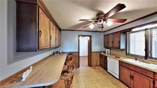 Thomasville, NC 27360,1180 Hillside DR